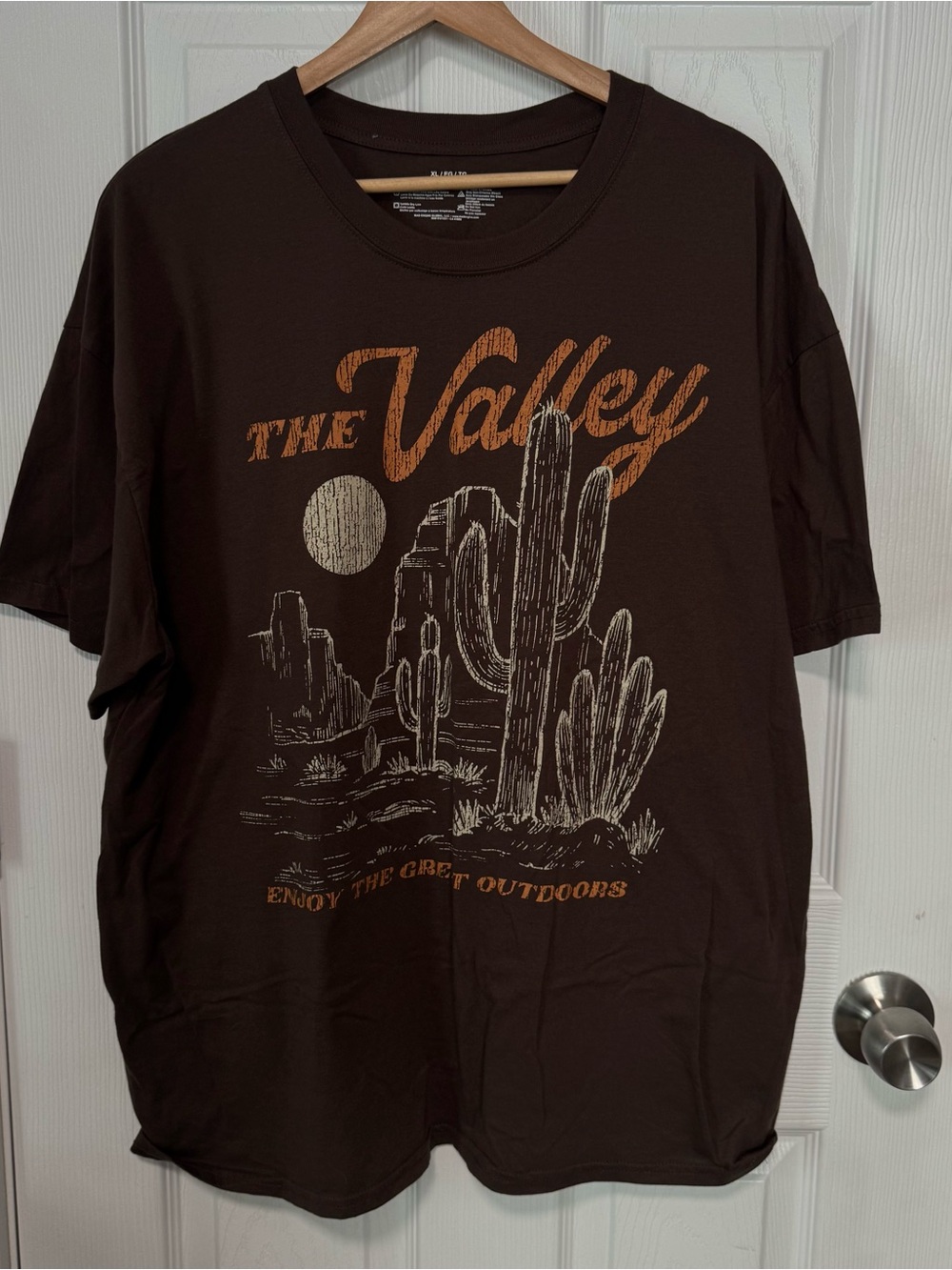 MAD Engine Brown Desert Cactus Graphic Tee with Orange & Cream Print XL